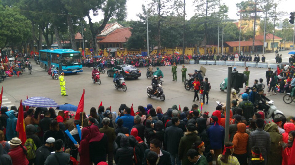 Dòng người dài 30km chào đón đội U23 Việt Nam trở về